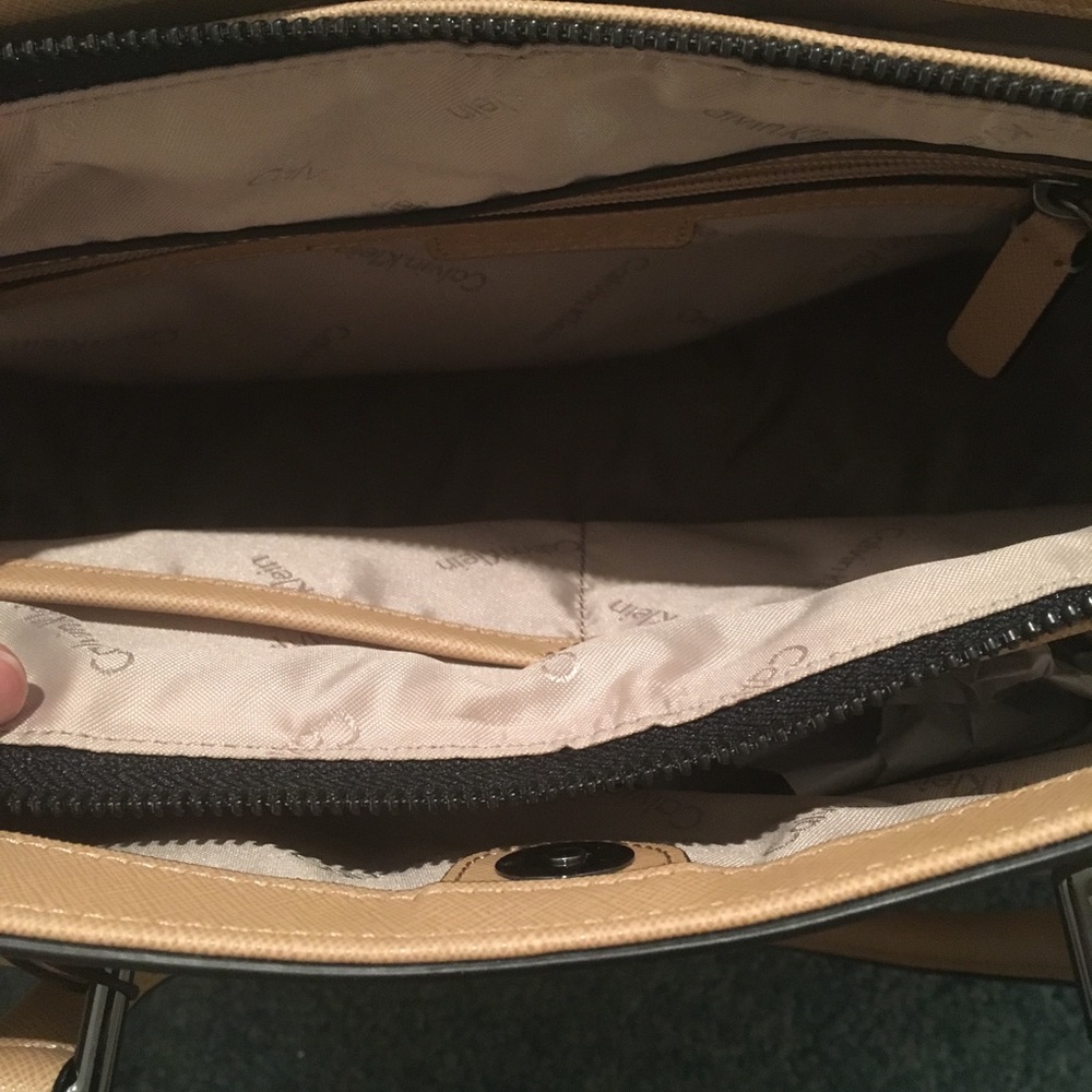 NWT‼️ Authentic Calvin Klein leather handbag - Picture 6 of 7